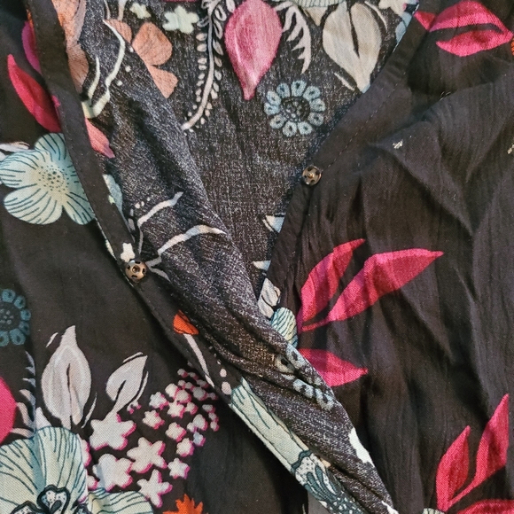 Mudd V-Neck Top - Picture 2 of 4